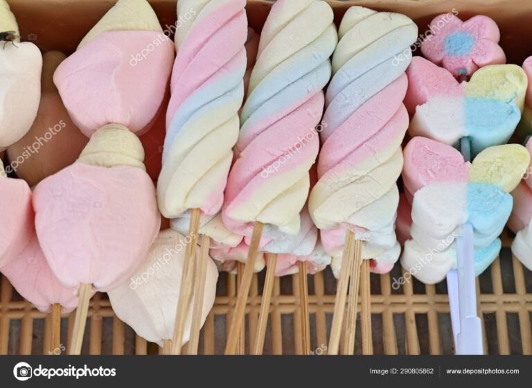 malvaviscos rosa en un mercado colorido