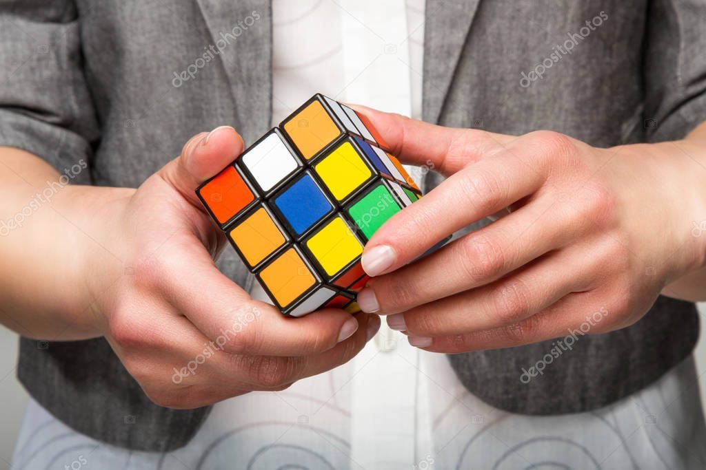 Cómo hacer un cubo Rubik fácilmente para principiantes