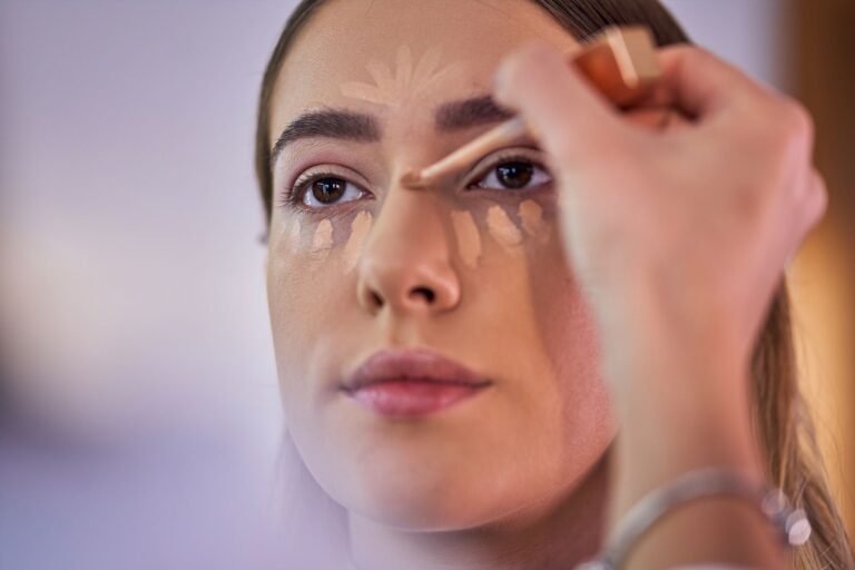 maquillaje natural con corrector aplicado