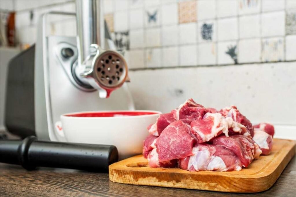 Qué considerar al elegir una máquina para moler carne en casa