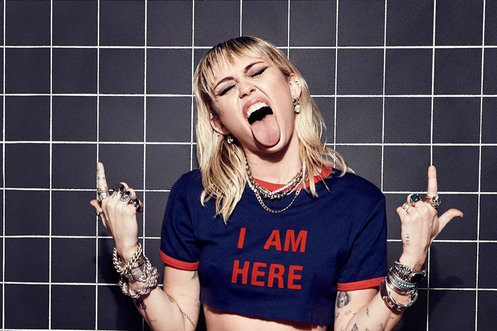 Qué temas y canciones destacan en el álbum «Plastic Hearts» de Miley Cyrus