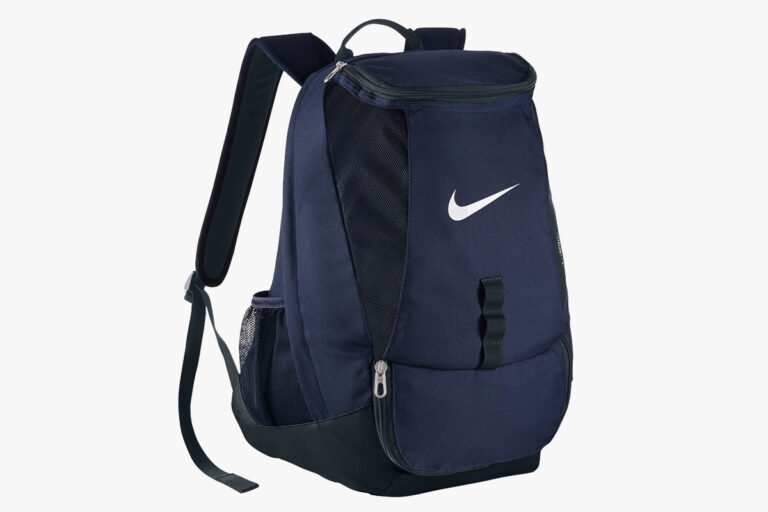 mochila nike en fondo sencillo y atractivo