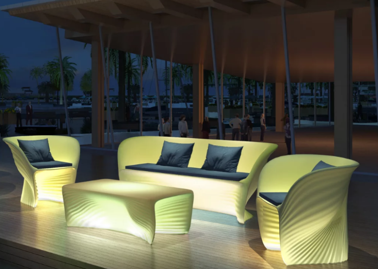 muebles modernos en exposicion luminosa