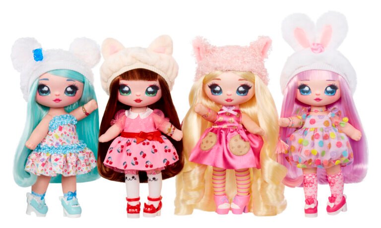 munecas na na na surprise en un entorno divertido