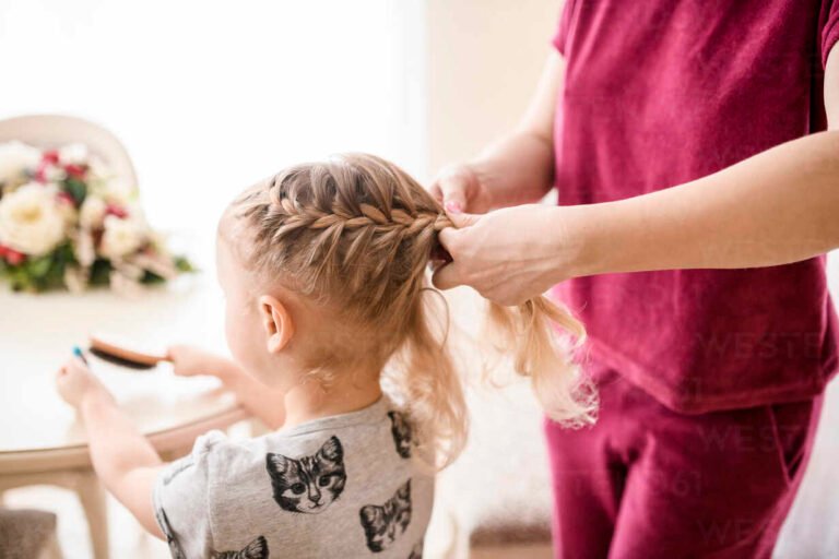 Dónde comprar una máquina para hacer trenzas para niñas 4 ninas trenzandose el cabello juntas