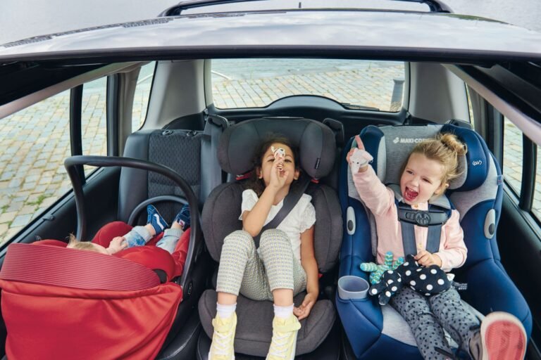 A partir de qué edad se puede usar un buster para auto en Argentina 16 nino asegurado en un auto con buster