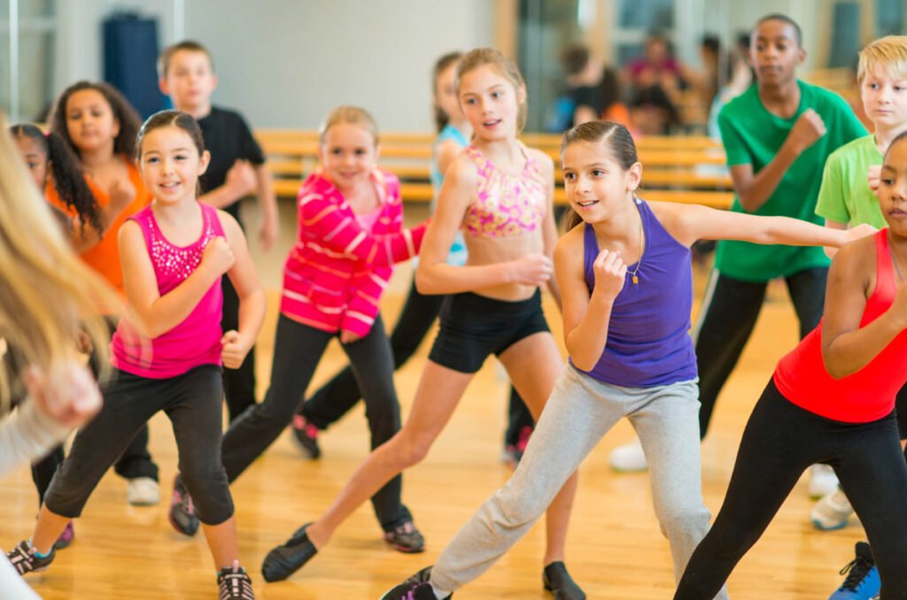 Qué beneficios ofrece Zumba Kids para el desarrollo de los niños