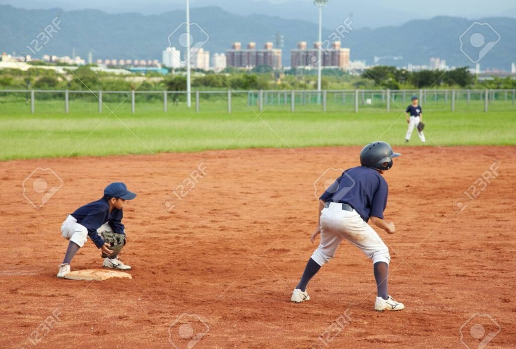 Dónde encontrar los mejores peloteros infantiles en zona oeste 1 ninos jugando beisbol en un campo