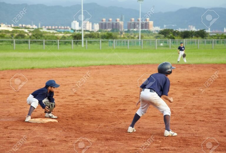 Dónde encontrar los mejores peloteros infantiles en zona oeste 17 ninos jugando beisbol en un campo