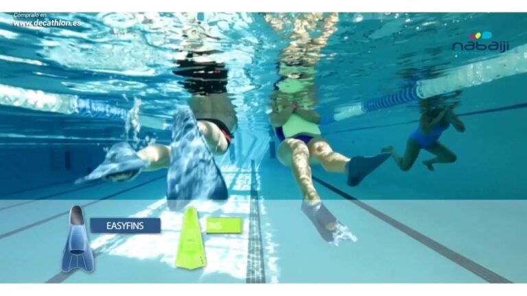 Son las patas de rana para niños una buena opción de natación 30 ninos nadando con patas de rana