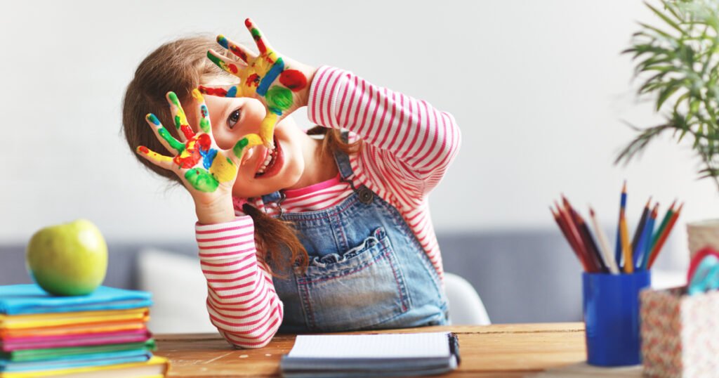 Qué actividades divertidas para niños se pueden hacer con Xul Solar