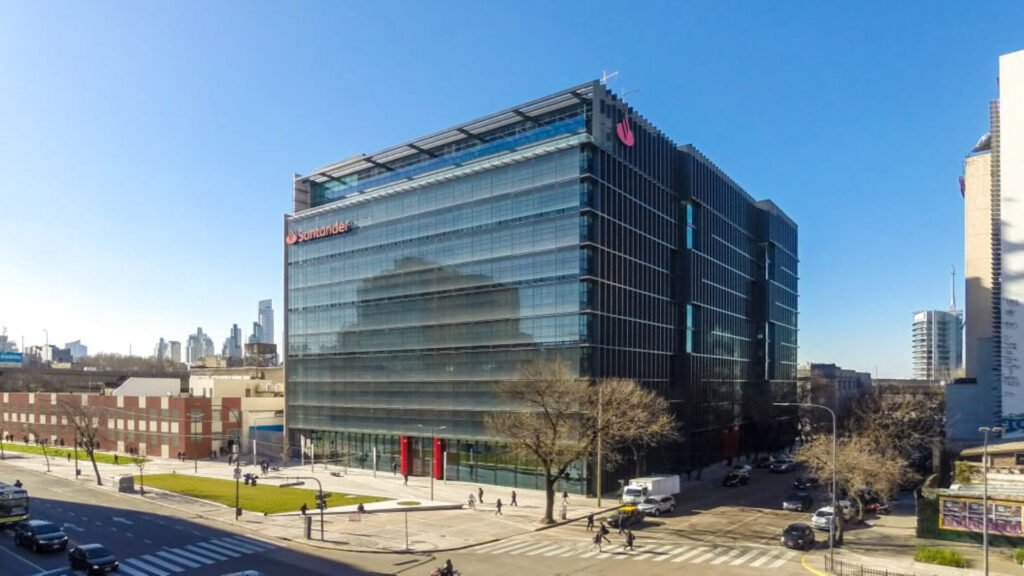 Qué oportunidades laborales ofrece el Banco Santander Río en RRHH