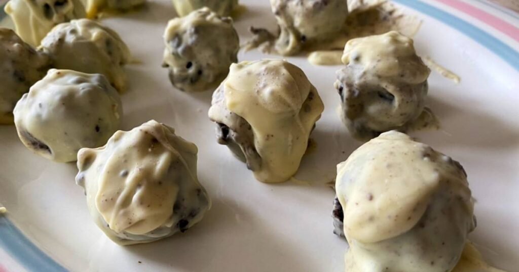 Cómo hacer Oreo bañadas en chocolate blanco en casa 8 Cómo hacer Oreo bañadas en chocolate blanco en casa