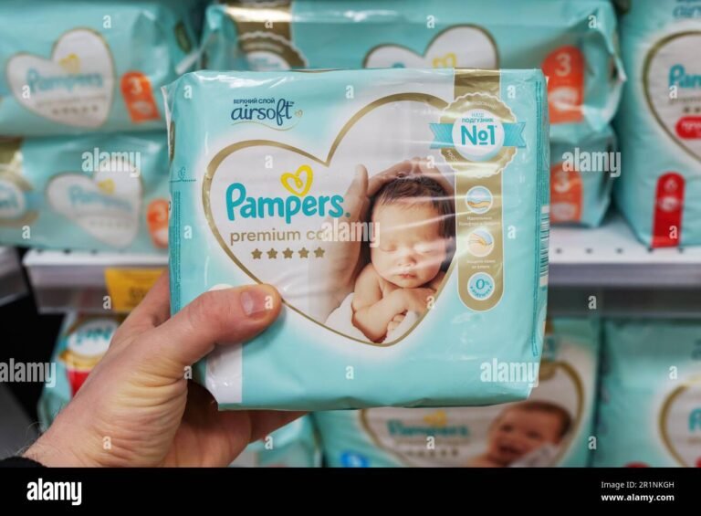 panales pampers premium care en estante de tienda