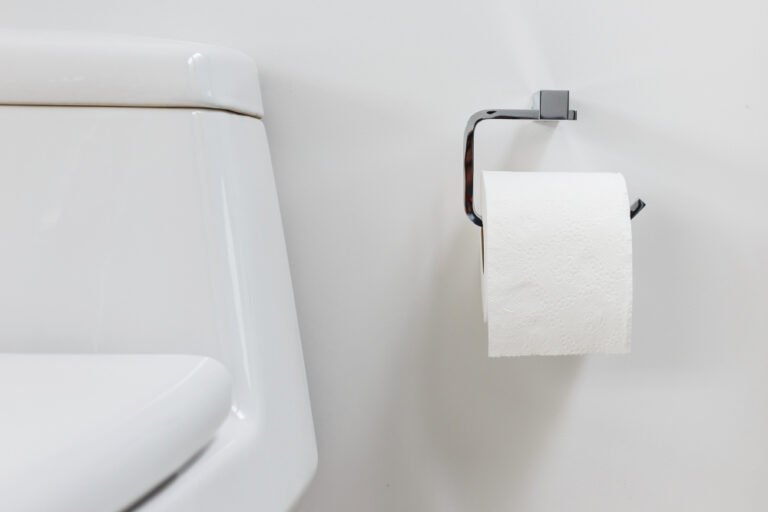 Qué características tiene el papel higiénico Campanita Soft 3 papel higienico suave en un bano elegante