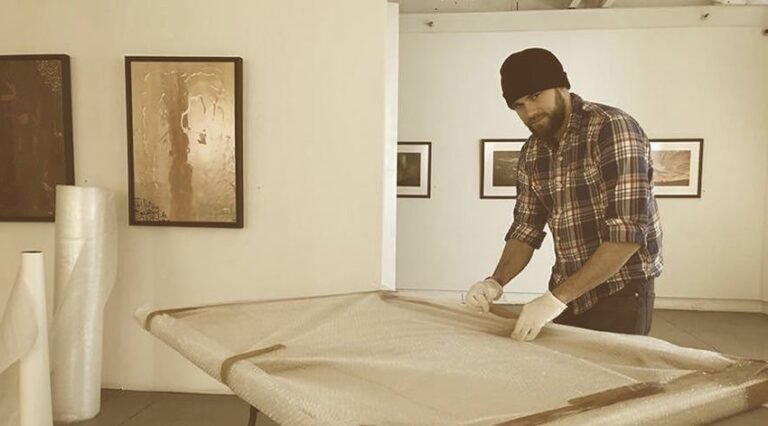 paquete de arte siendo enviado