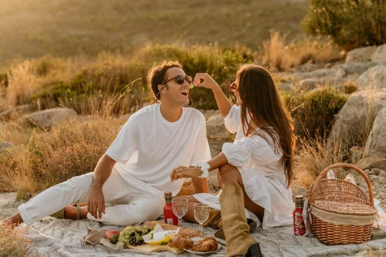 Qué Significa "My Love" en Español y Cuándo Se Usa 18 pareja amorosa compartiendo un momento especial