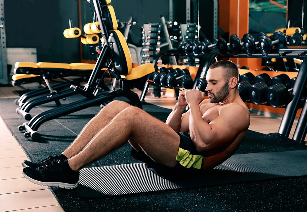 Cómo hacer un crunch abdominal con peso para obtener mejores resultados