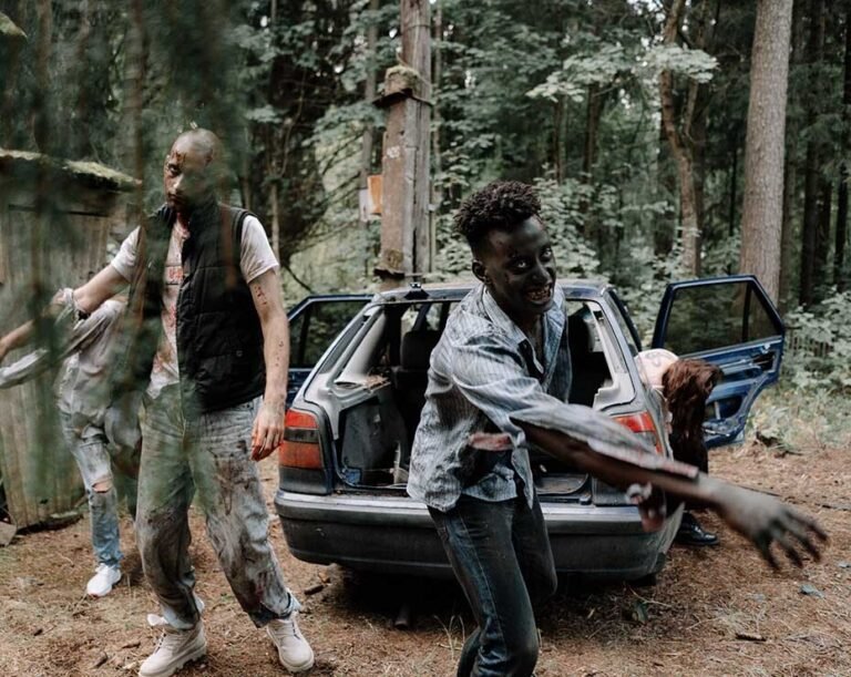 persona sobreviviendo en un apocalipsis zombie