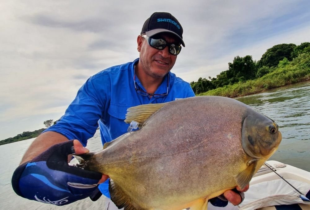 Qué establece la Ley de Pesca en Argentina y cómo afecta a los pescadores 1 pescadores en accion en un rio argentino