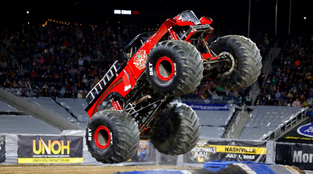Quiénes son los pilotos del Monster Truck Maximum Destruction