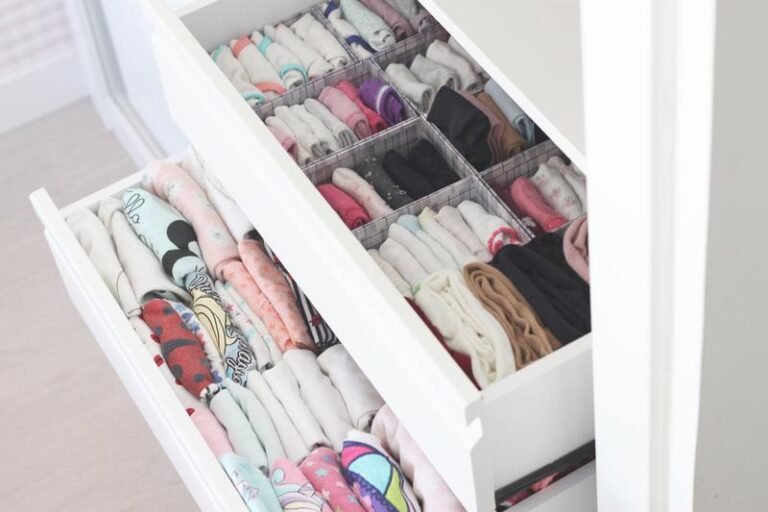 Cómo organizar el placard de mi bebé de manera eficiente 15 placard de bebe ordenado y organizado