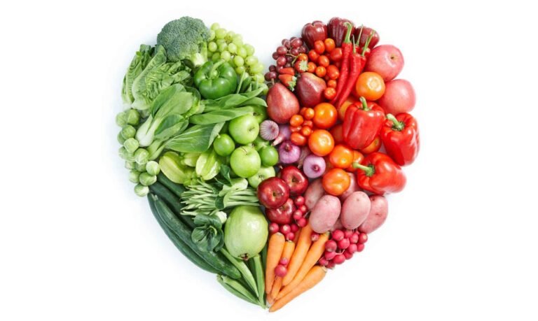 plato colorido de alimentos frescos y saludables