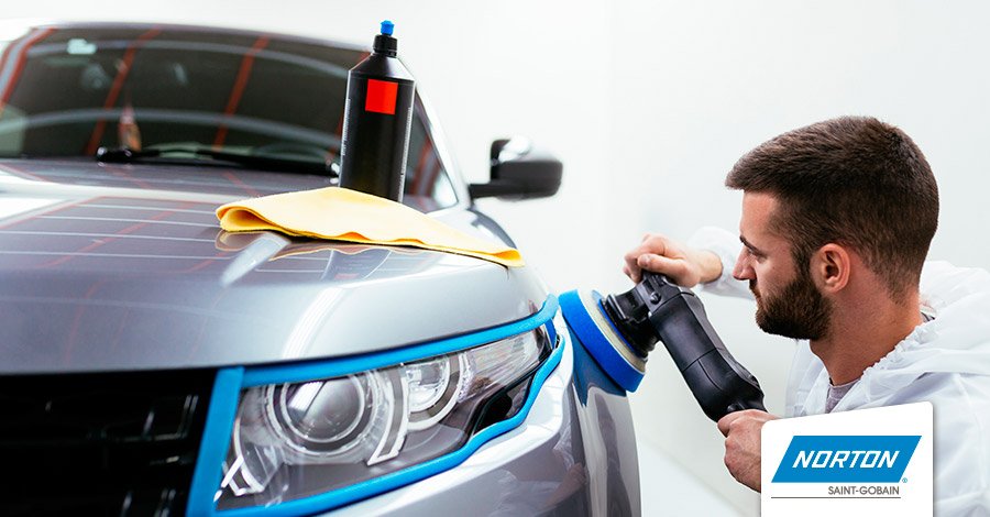 proceso de pulido de un automovil