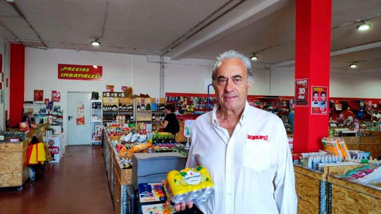 productos variados en un outlet de compras