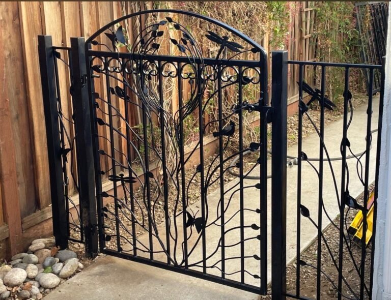 Dónde conseguir puertas de hierro para colocar bajo la parrilla 20 puerta de hierro decorativa en un jardin