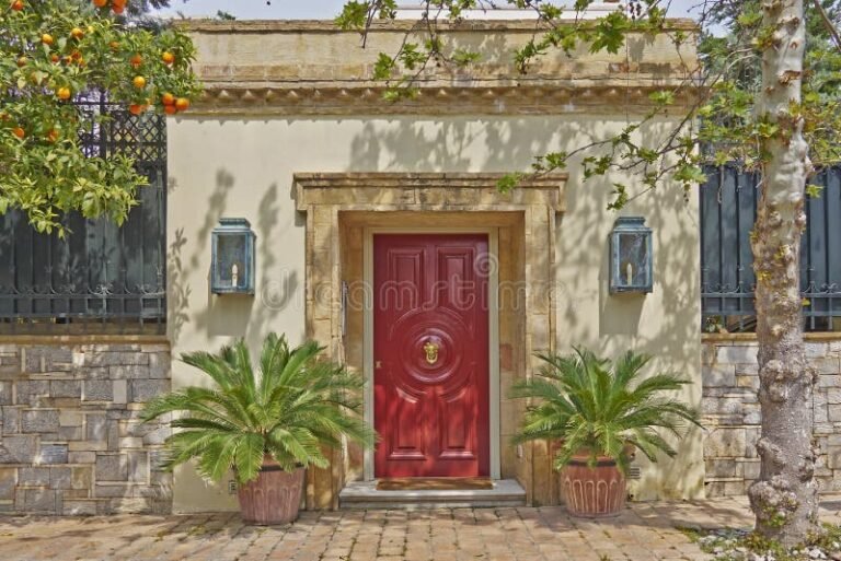 Qué características tiene el perfume Elizabeth Arden Red Door 29 puerta roja elegante en un entorno urbano