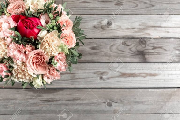 ramo de rosas en un fondo elegante