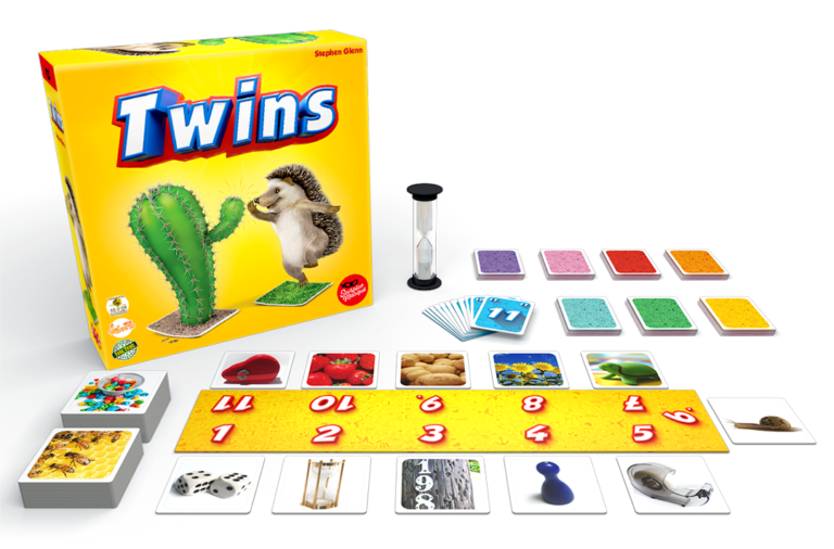 reloj de arena con cartas de juego