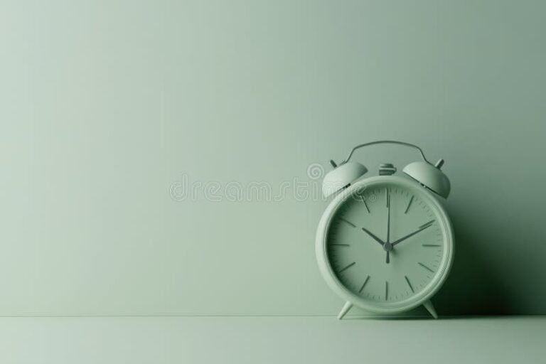 reloj elegante sobre fondo minimalista