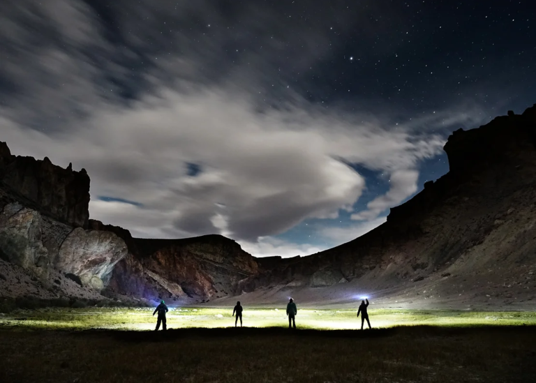 Es seguro viajar de noche en auto por la ruta en Argentina 11 ruta argentina iluminada por la luna