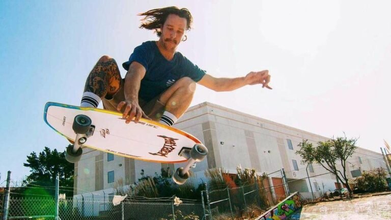 Qué características tiene un skate completo de Santa Cruz 13 skate completo santa cruz en accion