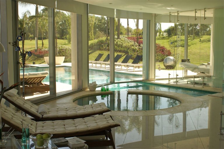 spa moderno con ambiente relajante y acogedor