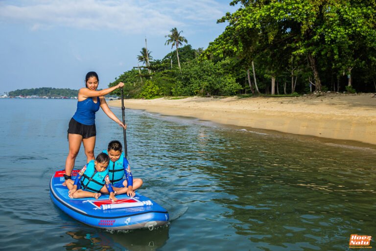 Qué características y beneficios tiene una tabla de SUP inflable 4 tabla de sup inflable en una playa