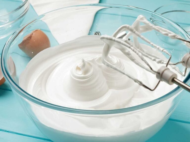 Cómo hacer merengue italiano perfecto para decorar tortas 9 tazon de merengue italiano esponjoso