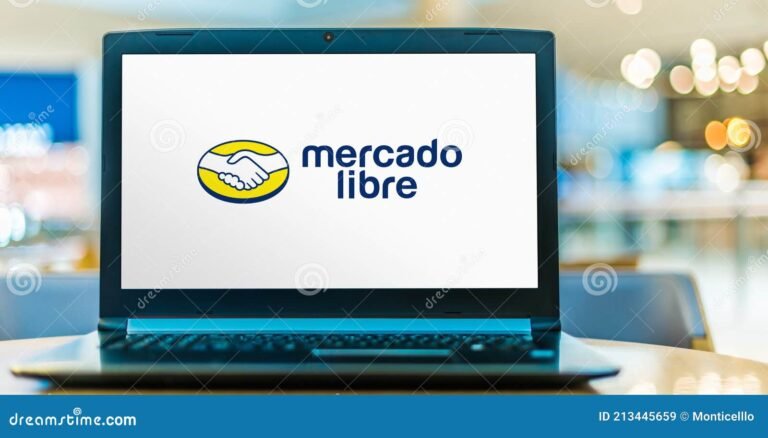 telefono y computadora con logo de mercado libre