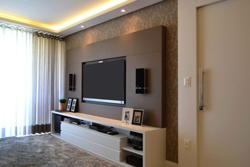 televisor moderno en una sala de estar