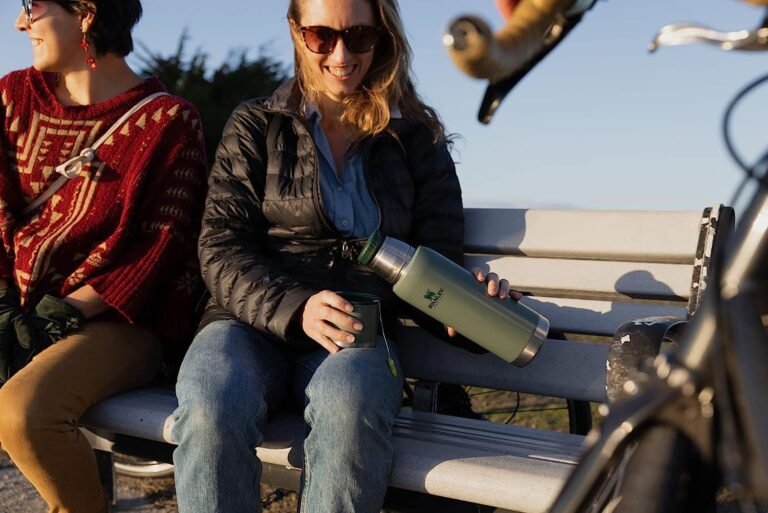 termo stanley en uso al aire libre