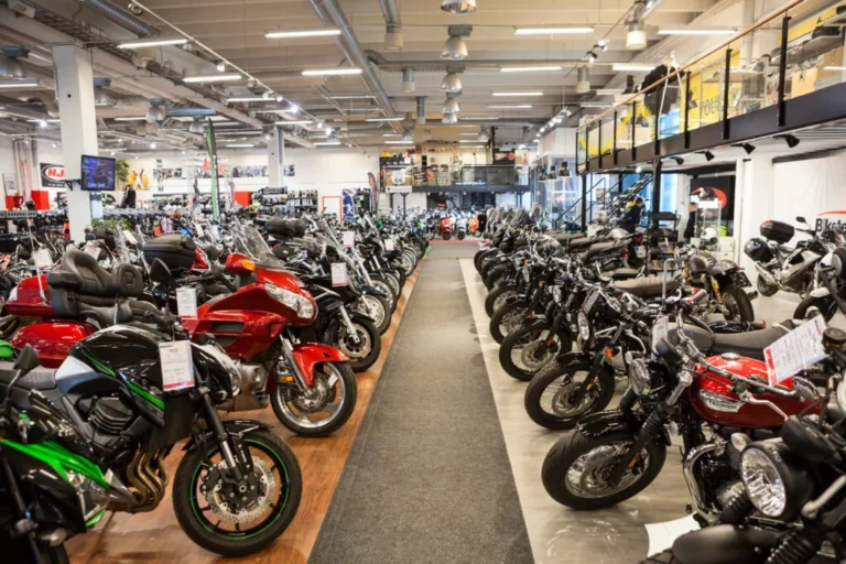 tienda de motos con variedad de modelos