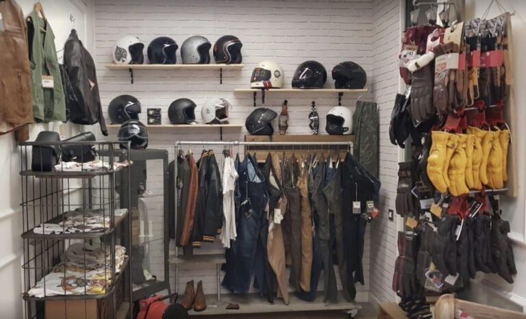 tienda de motos moderna y acogedora