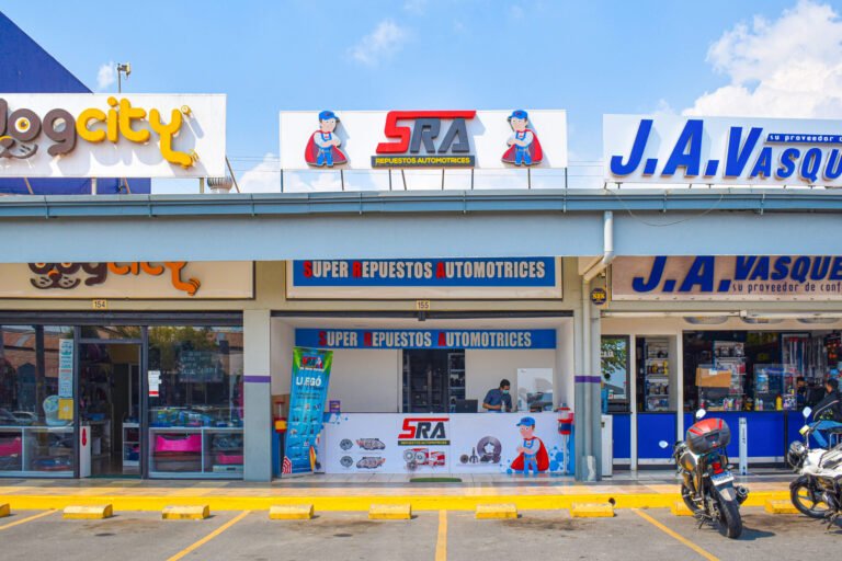 tienda de repuestos automotrices en la ciudad