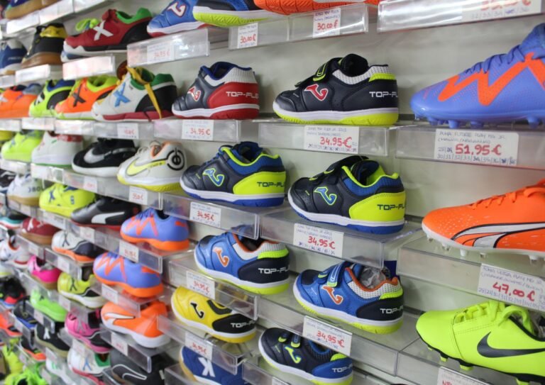 Qué servicios ofrece Solo Deportes en Av. Santa Fe 27 tienda deportiva con variedad de articulos