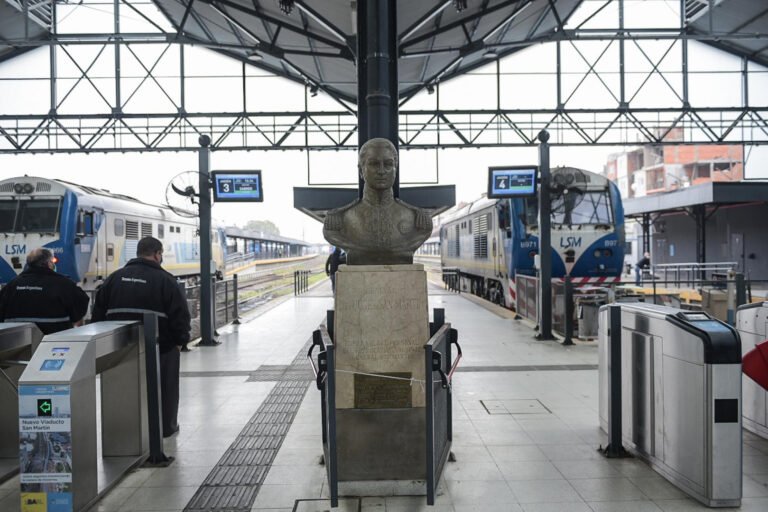 tren san martin llegando a estacion
