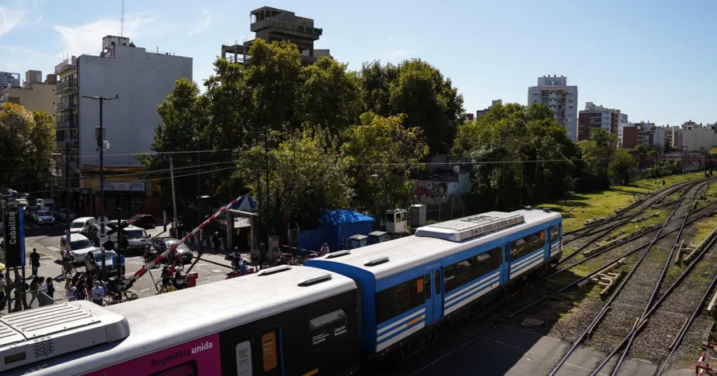 Cuáles son los horarios del tren Urquiza a Lacroze