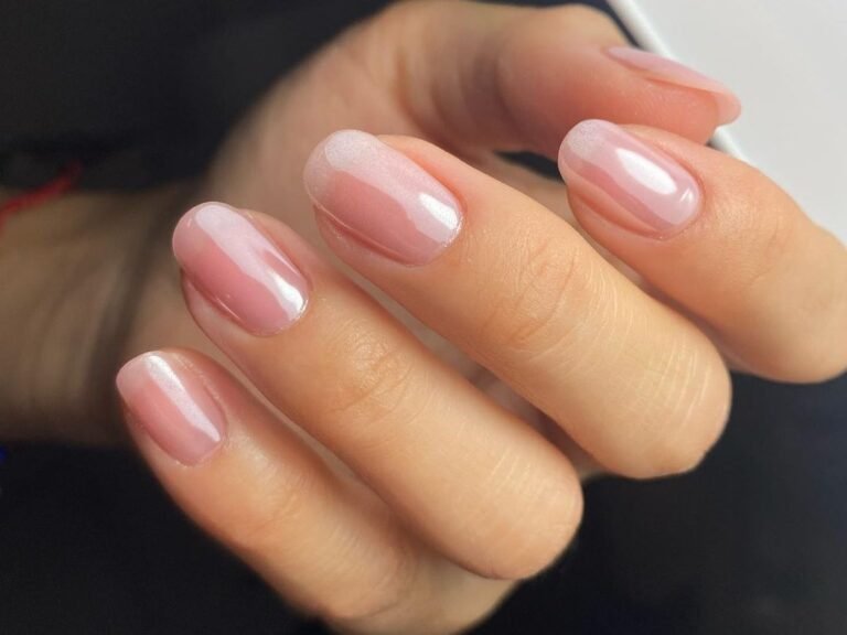 unas rosas con brillos brillantes