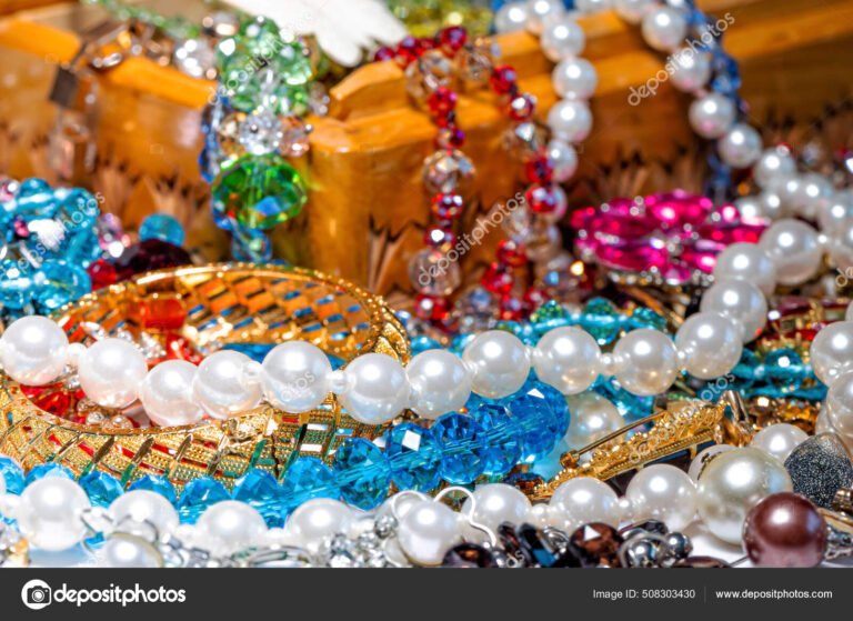 Cuánto cuesta una perla y qué factores influyen en su precio 8 varias perlas en una caja de joyas